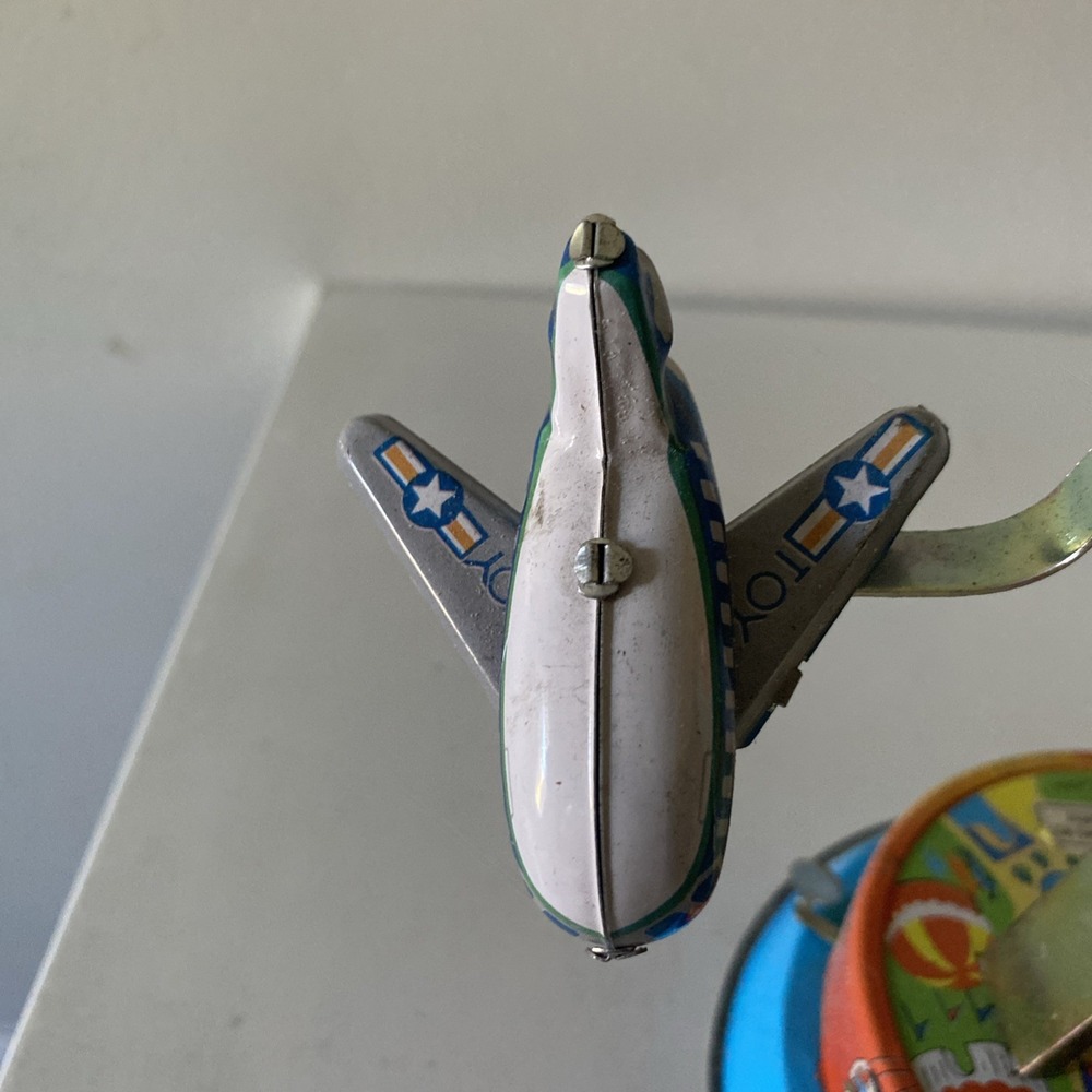Vintage Retro Wind-Up Tin Metal Toy Universal Planes Fly Around Globe - Picture 4 of 10